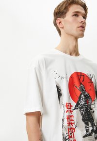 Koton CREW NECK - Printtipaita - white