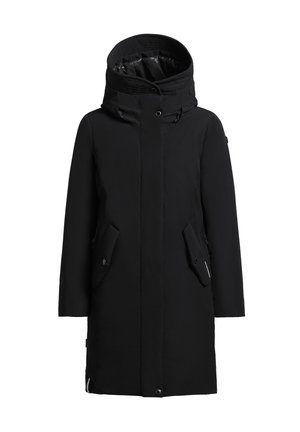 Černá parka s vysokým límcem a velkou kapucí. Má dvě přední kapsy, zipové zapínání a rovný střih. Hladká, voděodolná tkanina.