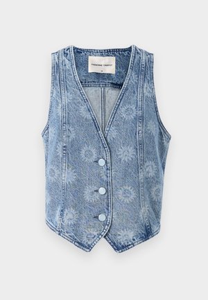 Lichtblauwe denim vest met een bloemmotief, V-hals ontwerp en vijf lichtblauwe knopen. Heeft mouwloze snit en een puntige zoom.