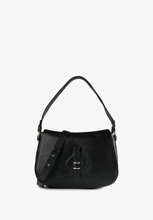 Bolso negro de cuero con forma estructurada, asa superior y correa de hombro ajustable. Cuenta con un cierre frontal con herrajes en tono dorado.