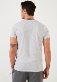 Buratti SLIM FIT  - Marškinėliai su spaudiniu - light grey