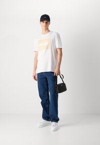 HUGO DULIVE - T-shirt print - open white
