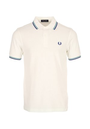 Wit poloshirt met korte mouwen en een blauwe en groene gestreepte kraag en mouwranden, met een klein blauw laurierlogo op de borst.