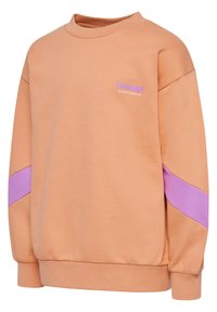 Pomarańczowa bluza z okrągłym dekoltem, fioletowymi ukośnymi paskami na rękawach i małym fioletowym logo „hummel SPORTSWEAR” na piersi.