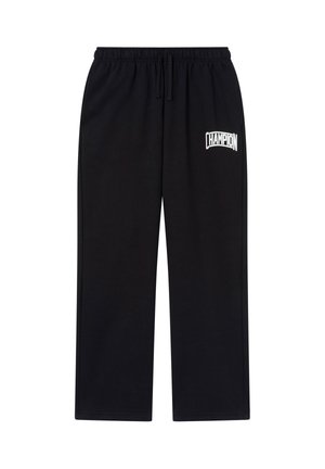 Zwarte joggingbroek van zacht materiaal met een elastische tailleband, trekkoord en het witte "CHAMPION"-logo op de linker dij.