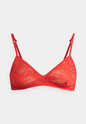 Rode kant bralette met een driehoekige vorm, dunne verstelbare bandjes en een effen rode onderband. Bevat een bloemenkant patroon en een merklogo.