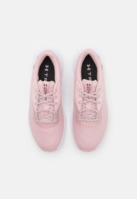 Under Armour CHARGED AURORA 2 - Sapatilha de treino - retro pink/jet gray
