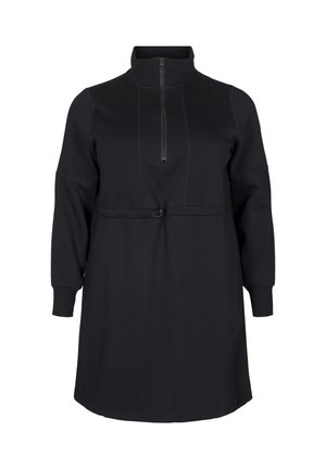 Must mustaga, pehmeast kangast, millel on kõrge krae, pikad varrukad ja vöödatud talje koos metalldetailiga.