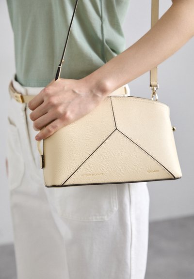 Victoria Beckham CROSSBODY - Torba preko tijela - ivory
