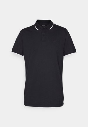Schwarzes Polohemd aus Baumwolle, mit einer Knopfleiste aus zwei Knöpfen, kontrastierenden weißen Kragen- und Ärmelakzenten sowie einem kleinen Logo auf der Brust.