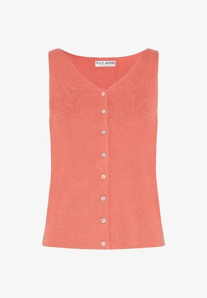 Gilet sans manches corail avec un décolleté en V profond, comportant une rangée de petits boutons blancs sur le devant et un tissu en tricot texturé.