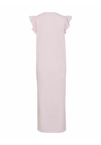 Jasnoróżowa sukienka z krótkimi falbaniastymi rękawami, prostym krojem i długością do kostek. Wykonana z gładkiego materiału, z minimalnymi zdobieniami.