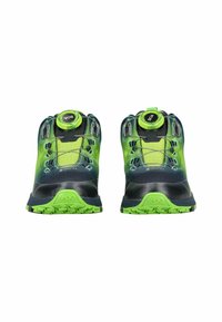 Grüne und marineblaue wasserdichte Wanderschuhe mit runder Zehenform, strukturiertem Mesh-Obermaterial und BOA-Schnürsystem. Gummisohle mit Rillen für Grip.