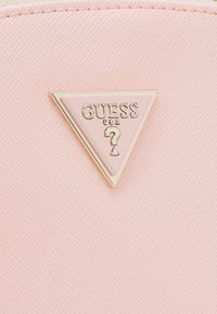 Guess DOME - Toalettmappe - pink
