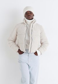 MSCH Copenhagen ANNALISA BEANIE KEY - Pletena kapa - egret