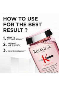 Botella rosa transparente con tapa metálica plateada y negra, con instrucciones de uso en texto llamativo. Contiene champú para el cuidado del cabello.