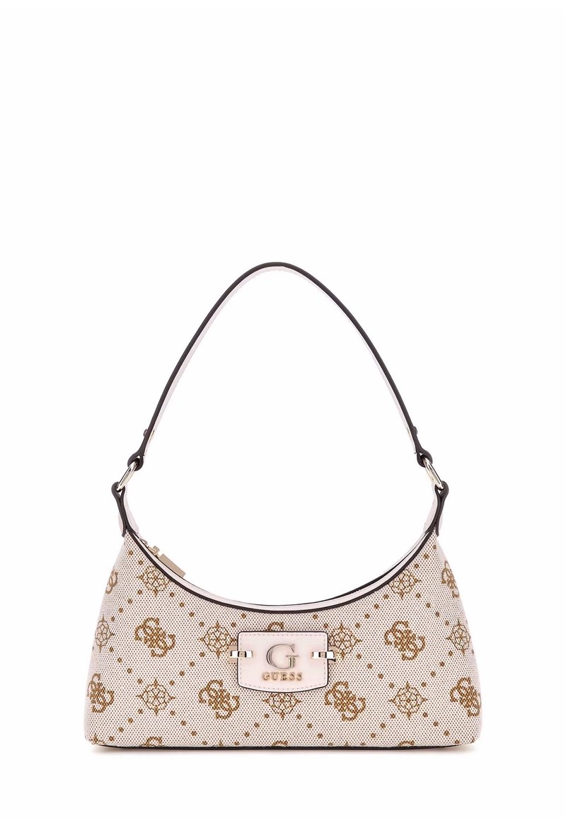 Borsa a tracolla bianca con texture e silhouette curva, placca con logo GUESS dorato e motivo geometrico marrone. Presenta una tracolla nera.