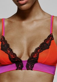 SARDA BREMER - Triangel BH - hot lava