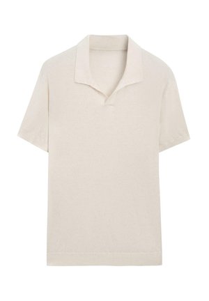 Beżowa koszulka polo z krótkim rękawem i otwartym kołnierzem, z gładkiego dzianego materiału, bez widocznych logotypów czy wzorów.
