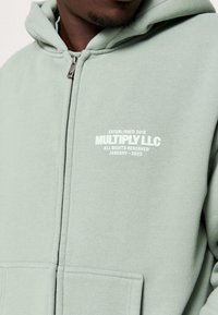 Multiply Apparel Sweater met rits - green