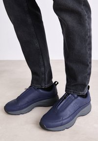 AUDYSSOR ZIP  - Sportbačiai - navy/dark gray