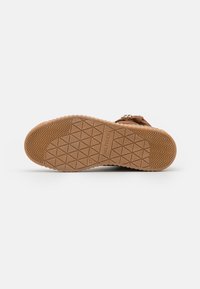 Tommy Hilfiger Bottines à plateau - cognac