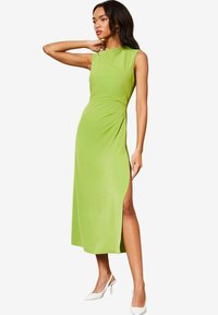 Lipsy DRAPE FRONT RUCHED MIDI OFF SUMMER THE BODY  - Denní šaty - green
