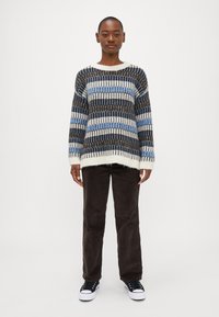 Vero Moda Petite VMTIFFANY O NECK - Camisola - birch/chocolate torte/allure