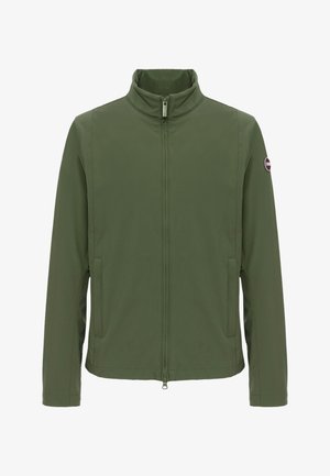 Groene jas met ritssluiting, hoge kraag, twee voorzakken, lange mouwen en een klein rond logo op de bovenste linker mouw.