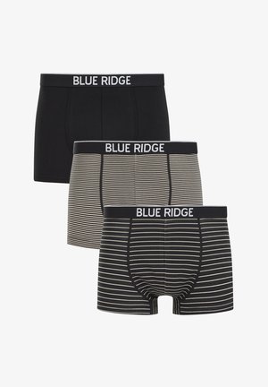 Tre par herreboxershorts i sort og med striber med "BLUE RIDGE" trykt på linningen.