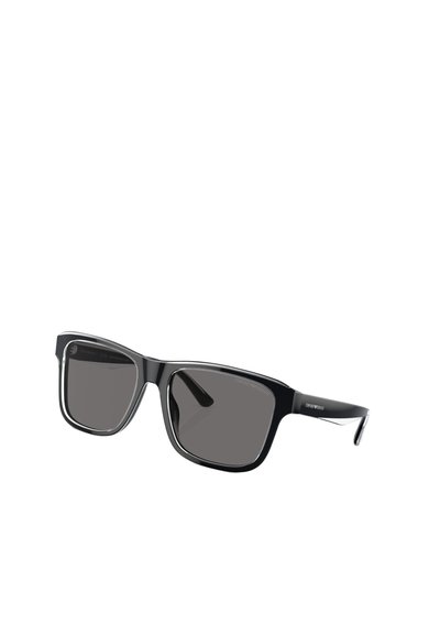 Occhiali da sole neri in plastica con lenti scure, forma rettangolare, accenti metallici argentati sulla montatura e aste curve per una vestibilità sicura.