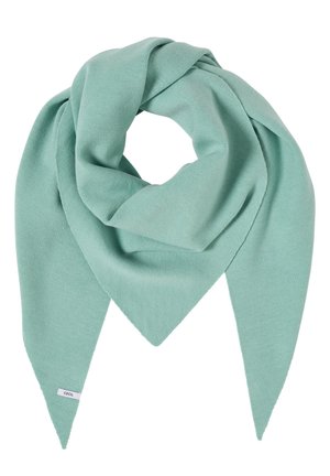 Écharpe triangulaire en maille douce vert pastel avec des extrémités pointues et une petite étiquette de marque blanche sur une pointe.