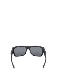 Ochelari de soare rectangulare negri cu lentile fumurii, finisaj mat și detalii texturate pe ramă. Design ușor, cu brațe drepte.