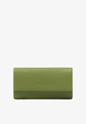 Portfel ze skóry w oliwkowej zieleni z klapką na zatrzask i subtelnym wytłoczonym logo "LIEBESKIND BERLIN" umieszczonym na środku przodu.