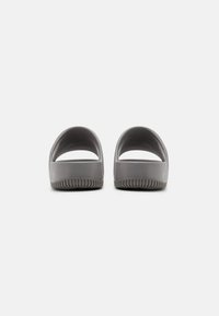 Nike Sportswear CALM - Čības - flat pewter