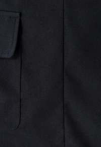 Unselected, black