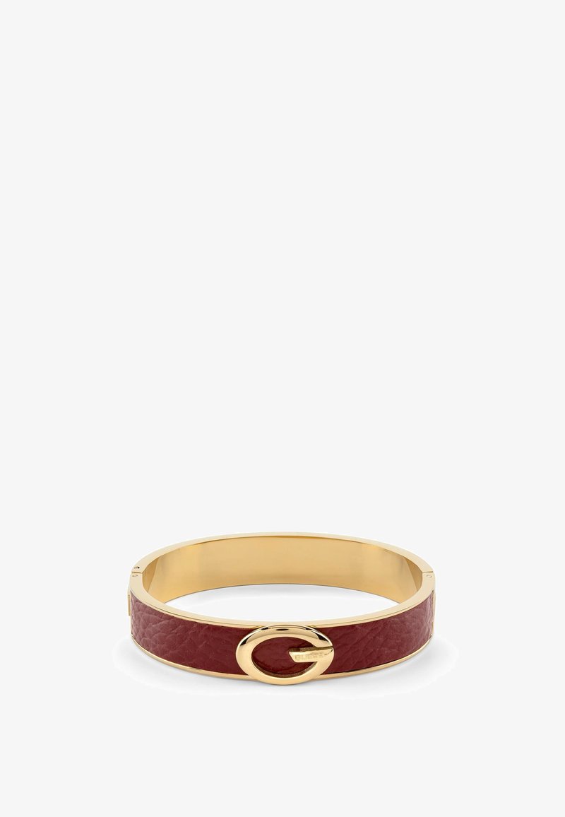 Bracelet avec un bracelet en cuir bordeaux et un fermoir ovale doré avec un emblème "G" au centre sur fond blanc.