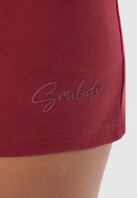 Smilodox FAYNE PRO - Pantaloncini sportivi - bordeaux