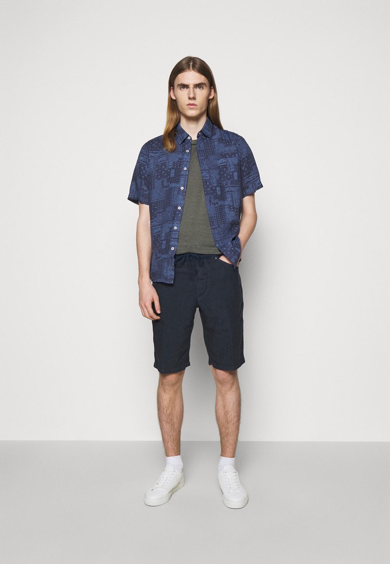 Herren Bekleidung | 120% Lino SHORT SLEEVE T-Shirt basic iron/anthrazit - IG28558 Herren Bekleidung | 120% Lino SHORT SLEEVE T-Shirt basic iron/anthrazit - IG28558