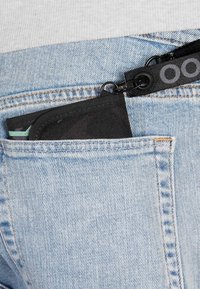 coocazoo MIT SICHTFENSTER - Wallet - reflective graffiti
