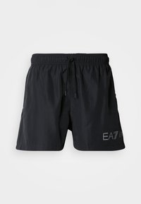 Fekete fürdőnadrág könnyű anyagból, elasztikus derékpánttal és húzózsinórral, valamint nyomott logóval az alsó bal oldalon.