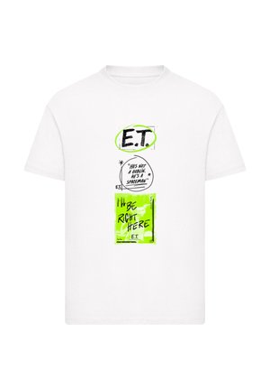 Weißes Baumwoll-T-Shirt mit grafischen Drucken, darunter "E.T." in Schwarz und Grün, mit Zitaten in unterschiedlichen Schriftarten und einem leuchtend grünen Hintergrund.