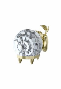 Figura a forma di mela in cristallo con superficie sfaccettata, foglia e base dorate, e tre piedi appuntiti. Finitura chiara e riflettente.