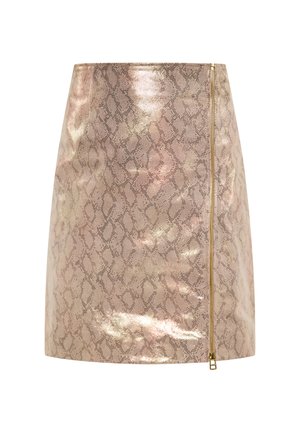 Metallic różowa spódnica mini w wężowy wzór z suwakiem z boku. Charakteryzuje się gładką teksturą i dopasowanym krojem, podkreślając smukłą sylwetkę.
