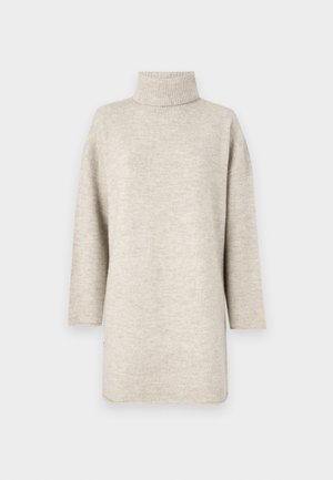 Suéter beige claro con cuello alto acanalado, mangas largas y un corte holgado. Fabricado en una tela suave con una textura lisa.