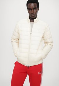 EA7 Emporio Armani TRAIN CORE JACKET - Jachetă cu puf - whitecap gray