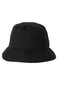 Cappello a secchiello nero in cotone con corona rotonda e falda larga che pende verso il basso. Presenta una leggera trama con dettagli cuciti.