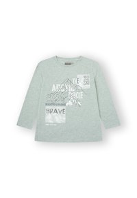Camiseta de algodón de manga larga de color verde claro con gráficos de montañas y texto: "EL ÁRTICO", "VALIENTE" y "NECESITO VITAMINA ESQUI."