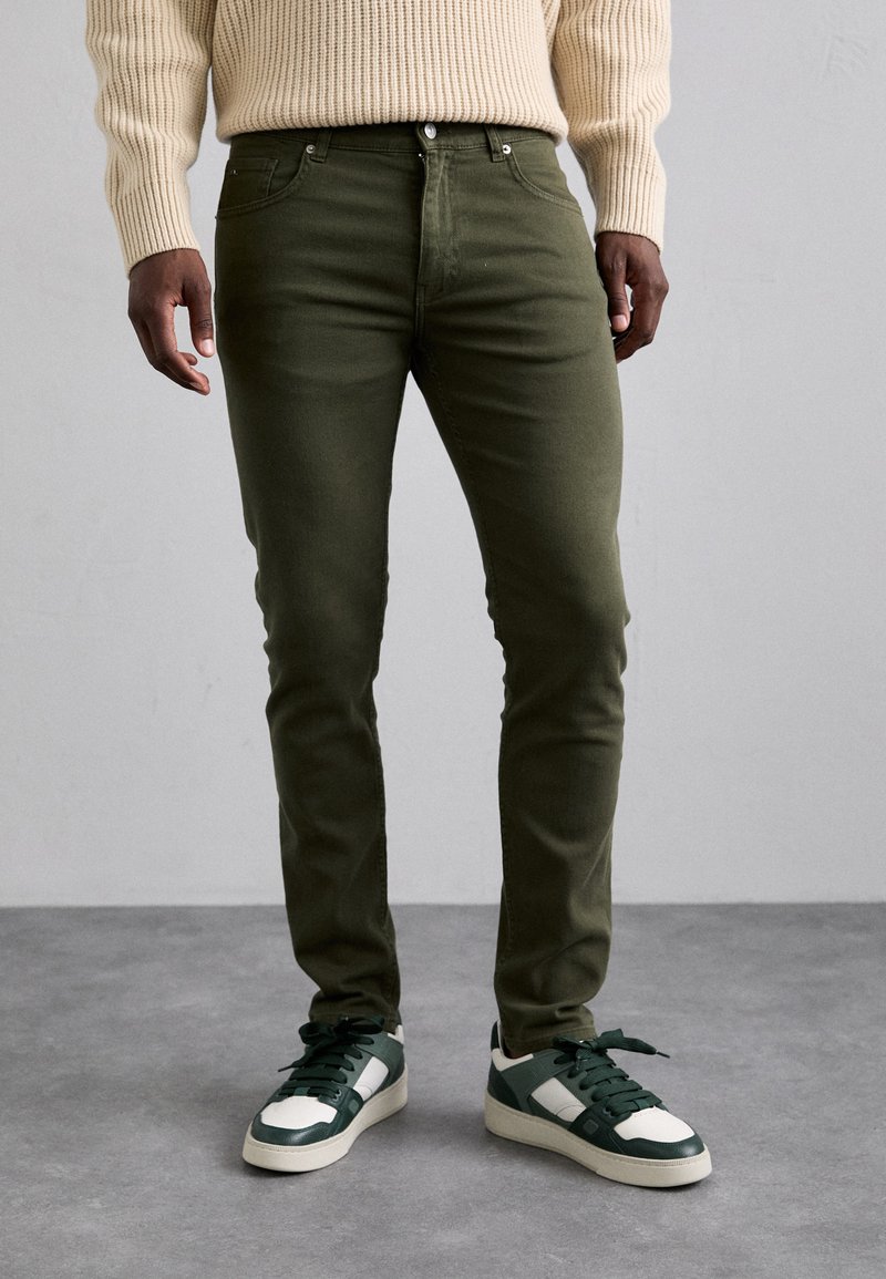 Slim fit- Jungle green main image 1