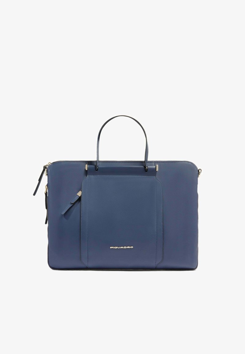 Sac à dos pour ordinateur portable en cuir bleu avec deux poignées, fermeture zippée, poche avant et détail du logo doré. Texture lisse et design rectangulaire.